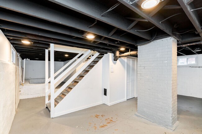 Building Photo - 3 Bedroom House Off Eastern Parkway
