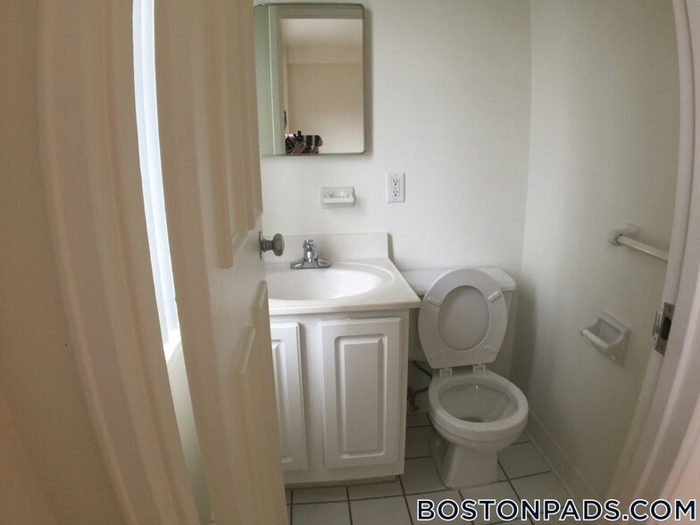 Building Photo - 175 Freeman St