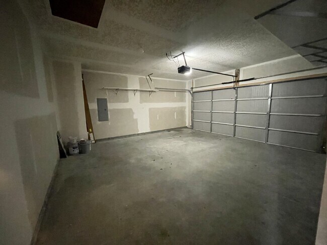 Building Photo - Home For Rent