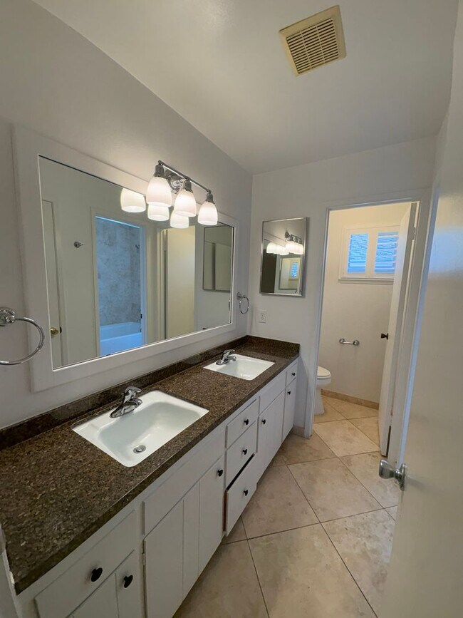 Building Photo - NW Visalia Home Near Country Club coming soon!