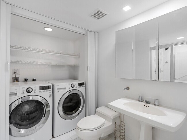 Building Photo - 3530 Mystic Pointe Dr