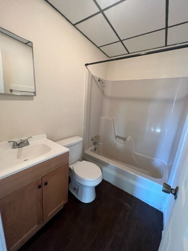 Building Photo - 603 S Evans Ave