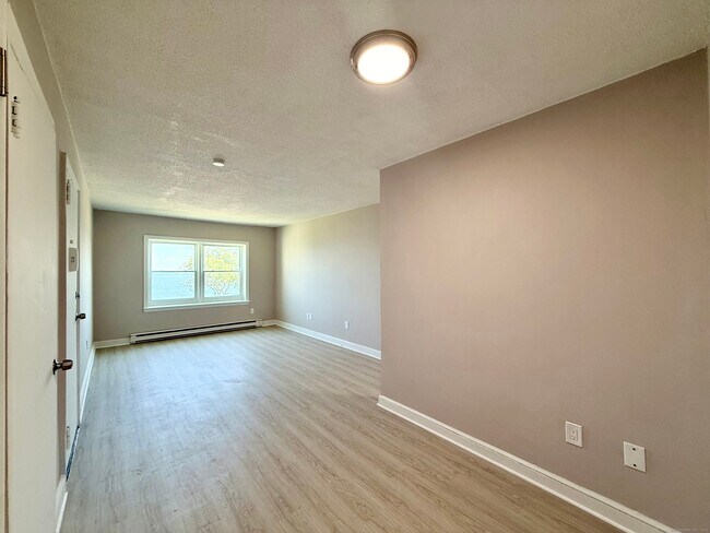 Building Photo - 208 Point Beach Dr