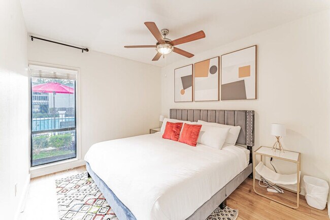 Building Photo - 5106 N Lamar Blvd