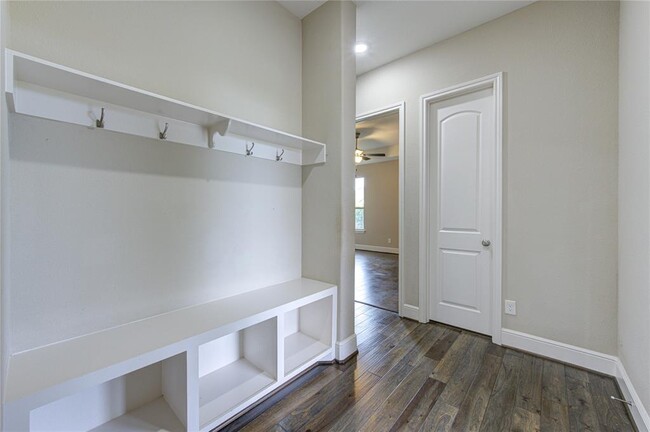 Building Photo - 2827 Winthrop Mdw Wy