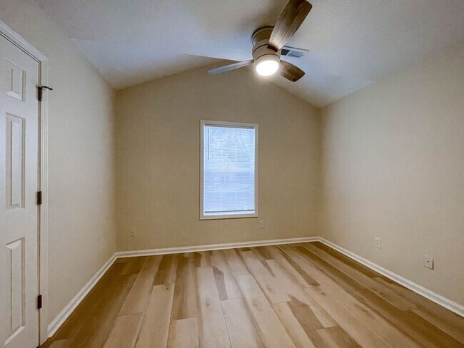 Building Photo - 101 Telfare Ln