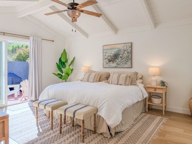 Building Photo - 4954 Dolphin Way