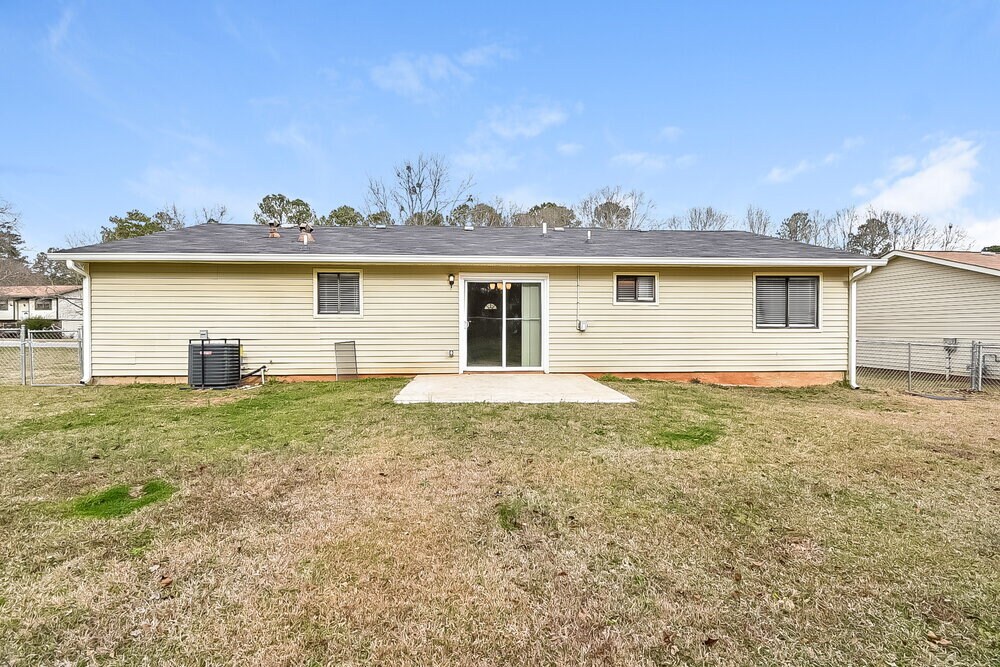Building Photo - 306 River Chase Dr
