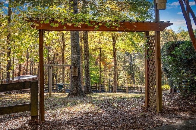 Building Photo - 212 Dogpatch Ln