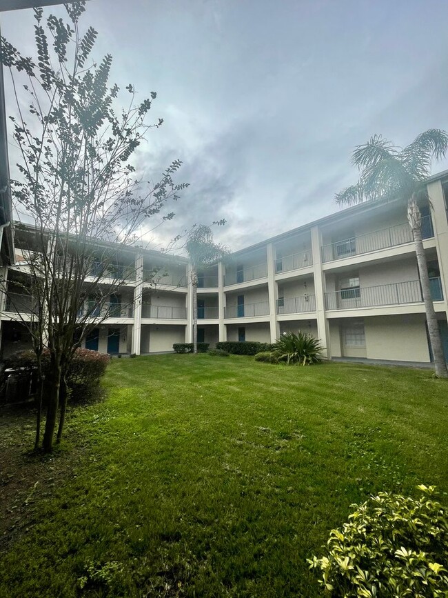 Building Photo - 2 Bedroom / 2 bath Condo in Bermuda Dunes ...
