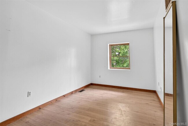 Building Photo - 79 Quaker Hill Rd