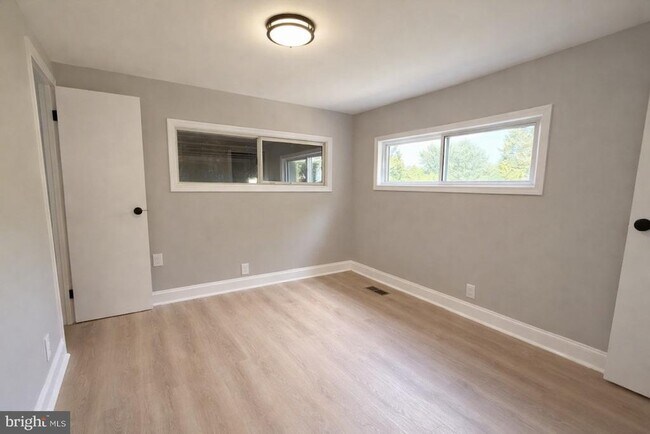 Building Photo - 87 Becks Ln