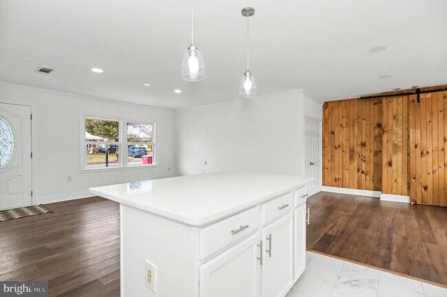 Building Photo - 312 E Gordon St