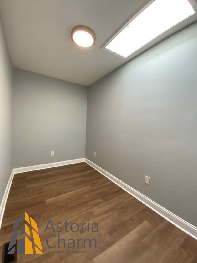 Building Photo - End Unit 3 Bedroom + Den with Backyard and Semi Finished Basement