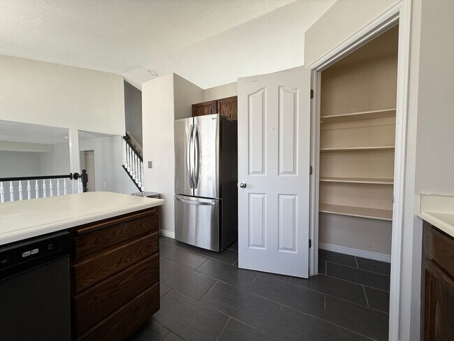 Building Photo - Updated Home in Draper!