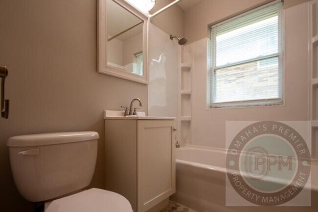 Building Photo - ALANSCO 3331/3333 N 61 ST