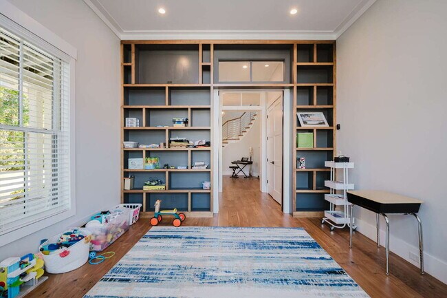 Building Photo - Stunning Custom Home in Palmetto Bluff