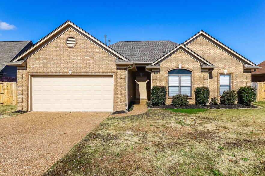 Primary Photo - 300 Mossy Springs Dr