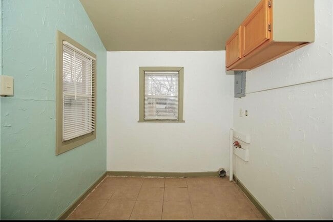 Building Photo - 301 S 3rd St