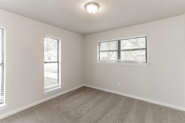 Building Photo - 1421 Pine Hill Dr