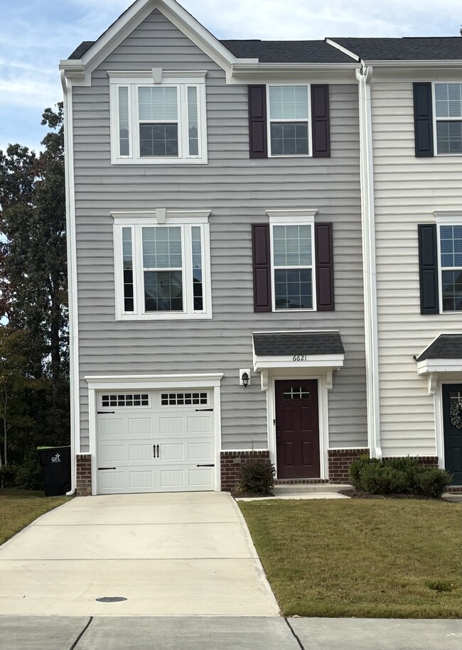 Building Photo - 6621 Pathfinder Way