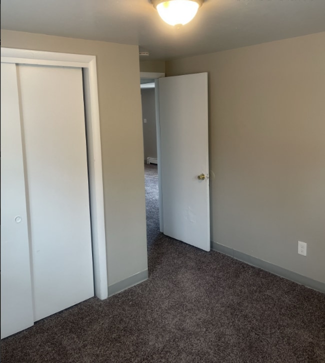 Building Photo - 2 Bedroom 1 Bathroom Westminster Quadplex - Lower unit