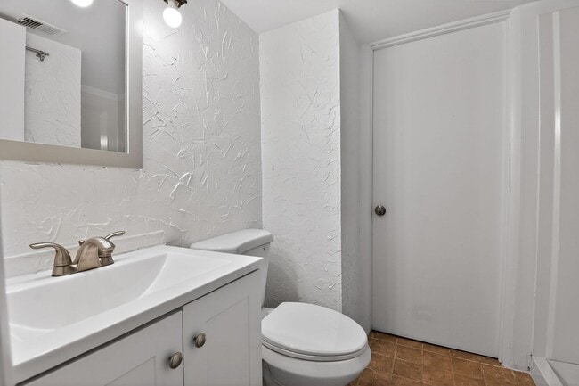 Building Photo - 4 Bed 3.5 Bath in Gaithersburg