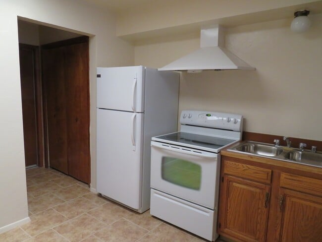 Building Photo - 2 Bedroom 2 Bath Townhouse Available for Rent