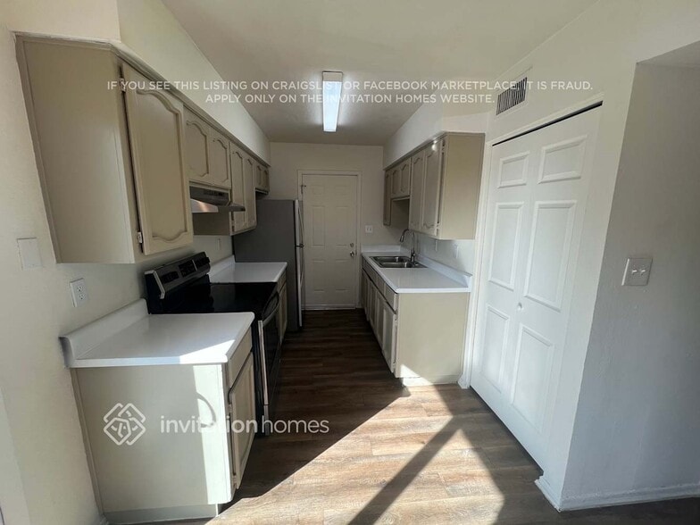 Building Photo - 535 S Udall