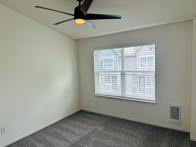 Building Photo - 1712 SE Halyard Ln