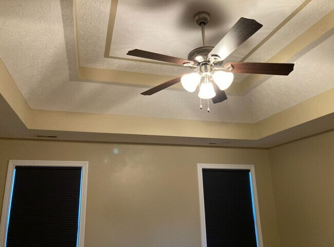 Building Photo - 166 Twin Lakes Dr