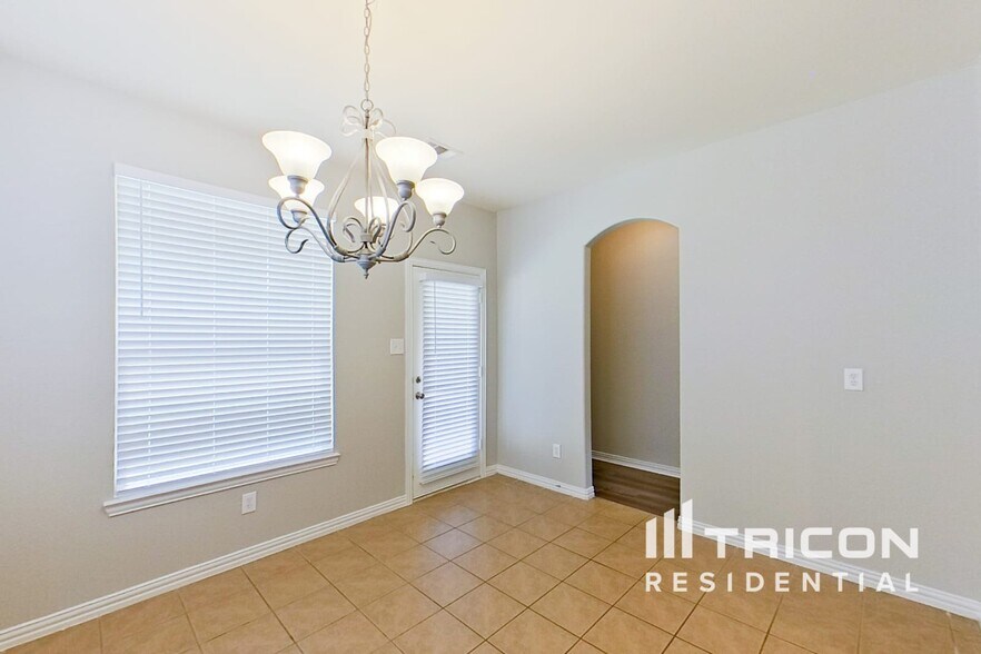 Building Photo - 15904 Alvarado Dr