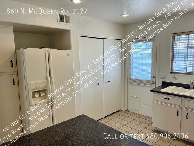 Building Photo - 860 N McQueen Rd