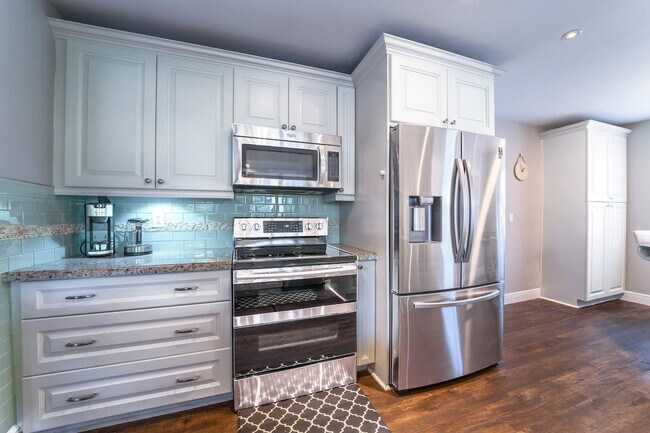 Building Photo - 2101 N 52nd Ave