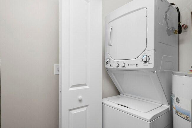 Building Photo - 3423 Ridgeland-203