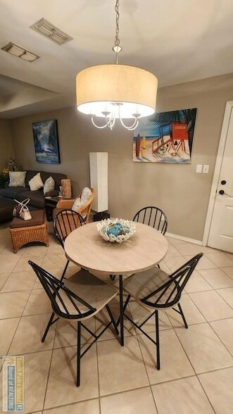 Building Photo - 9 Doral Dr