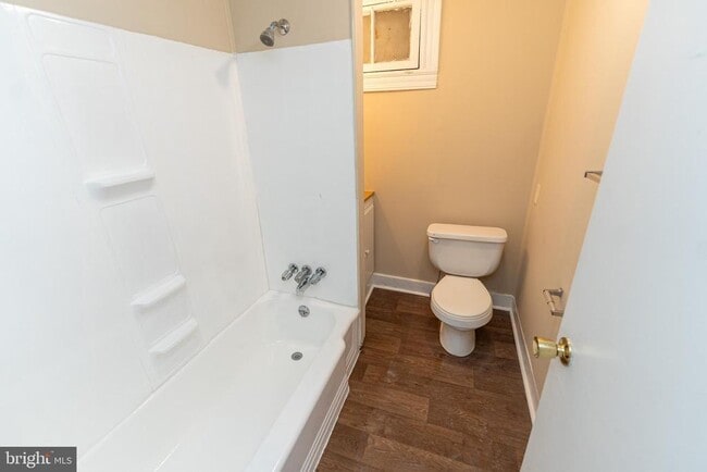 Building Photo - 915 N Division St