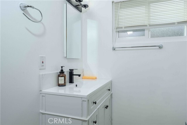 Building Photo - 1316 W Valencia Dr