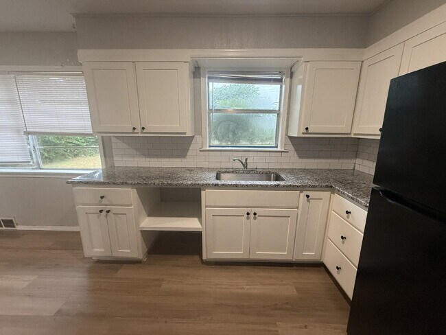 Building Photo - 4-Bedroom Home in Warr Acres