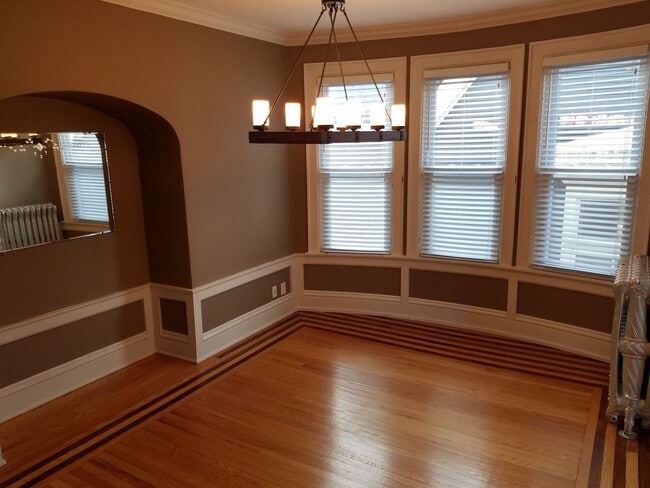 Building Photo - 3272 N Hackett Ave