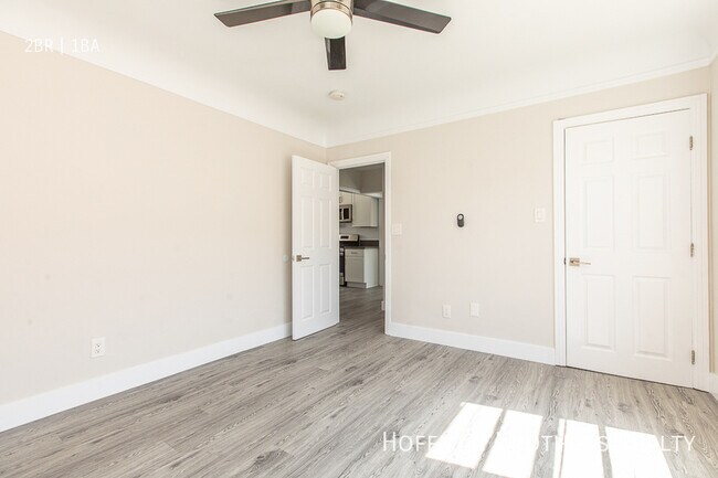 Building Photo - 3811 1/4 W Adams Blvd-
