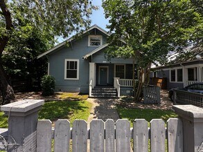 Building Photo - UT PRE-LEASE: Hyde Park 4 bed / 3 bath.  O...