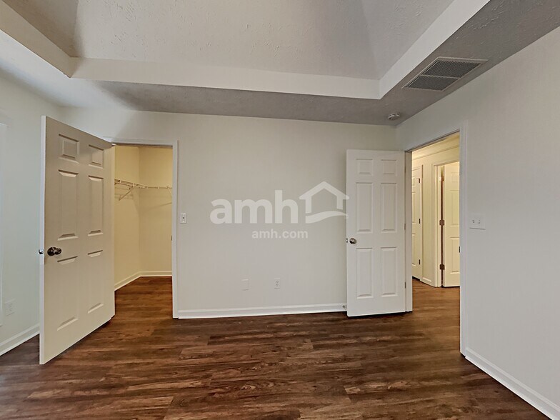 Building Photo - 1772 N Oak Dr