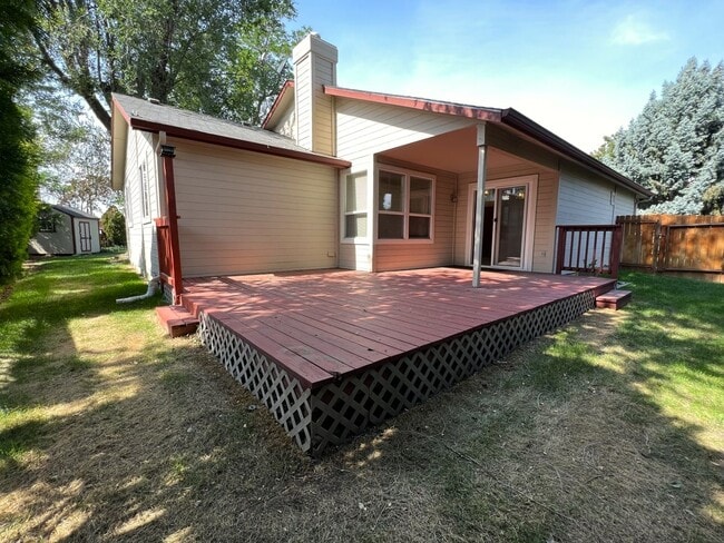 Building Photo - Adorable 3 bed 2 bath home in the Coventry Manor Subdivision just off W State St and N Hartford.