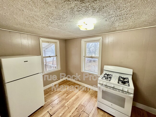 Building Photo - 516 1/2 E 14th