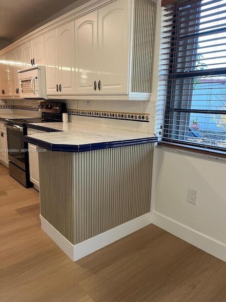 Building Photo - 1045 SW 122nd Ct