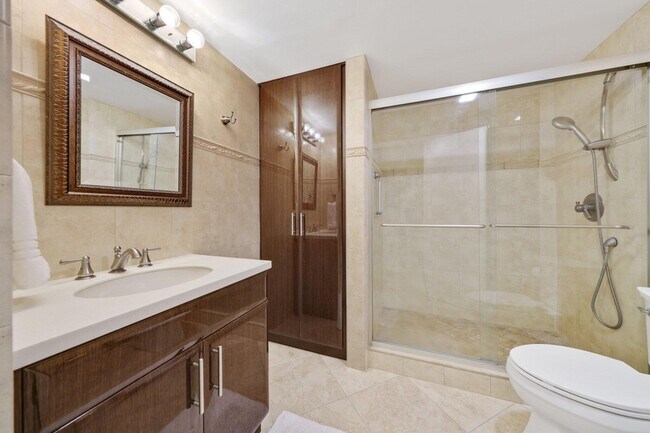 Building Photo - 800 Greensward Ct