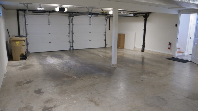 Building Photo - 1525 Ivy Ct