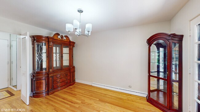 Building Photo - 4030 W North Shore Ave