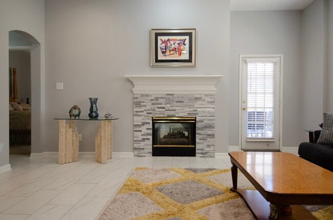 Building Photo - 1211 Campton Ct